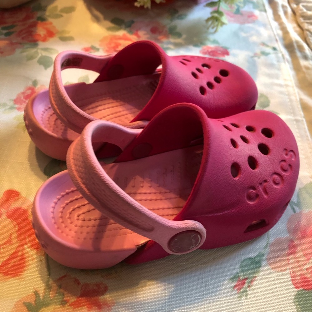Crocs size 6 toddler